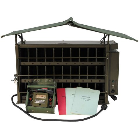 Nabíjačka na 30 batérií z rádiostanice RF-10