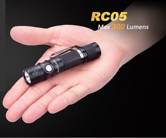 Taktická baterka Fenix RC05 nabíjateľná